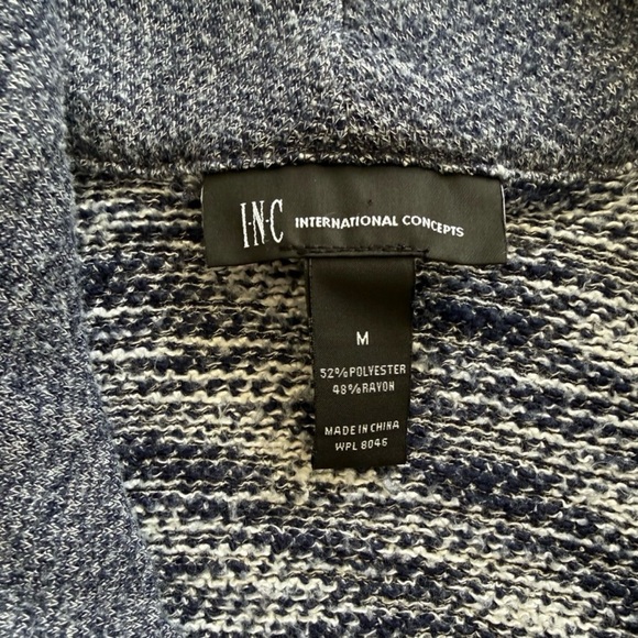 Size Medium Tops, Sweaters, Pull Over, Workout Top Set - 7 Pieces - Picture 10 of 15